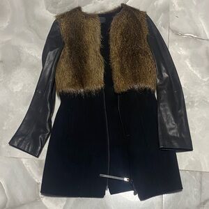 Elegant Black Leather Jacket with Brown Fur Trim